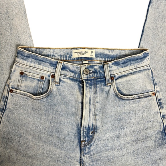 Abercrombie & Fitch Denim - Abercrombie & Fitch Ultra High Rise Ankle Straight Jeans Light Wash Acid 26/2‎